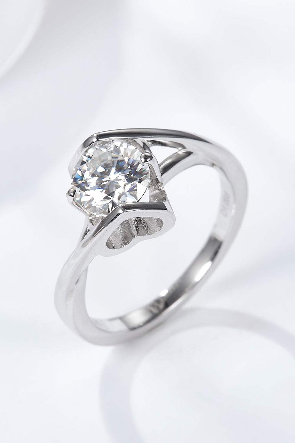 Get What You Need 1 Carat Moissanite Ring Moissanite - Tophatter Daily Deals