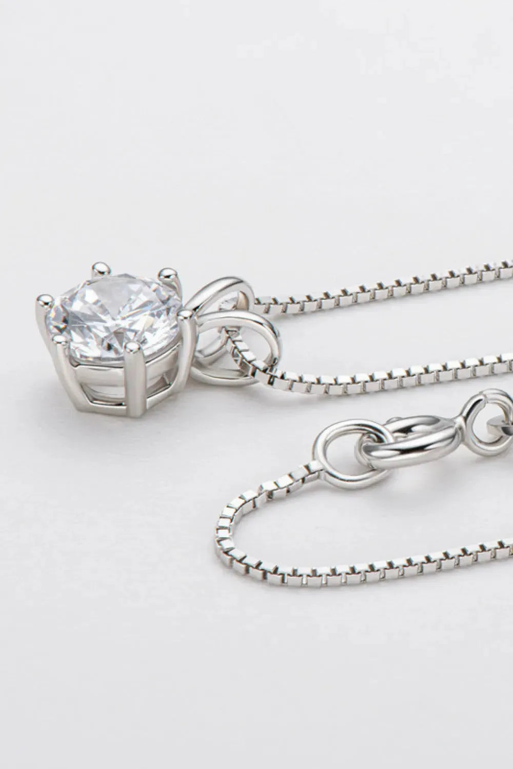 925 Sterling Silver 1 Carat Moissanite Pendant Necklace Moissanite - Tophatter Daily Deals