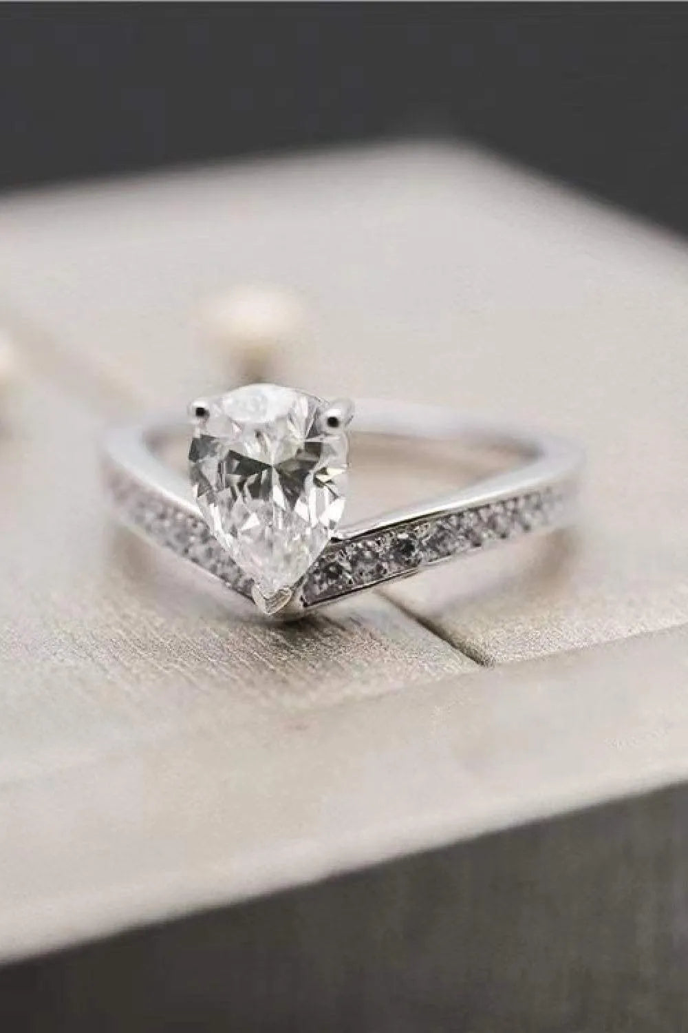 925 Sterling Silver Teardrop 1 Carat Moissanite Ring Moissanite - Tophatter Daily Deals