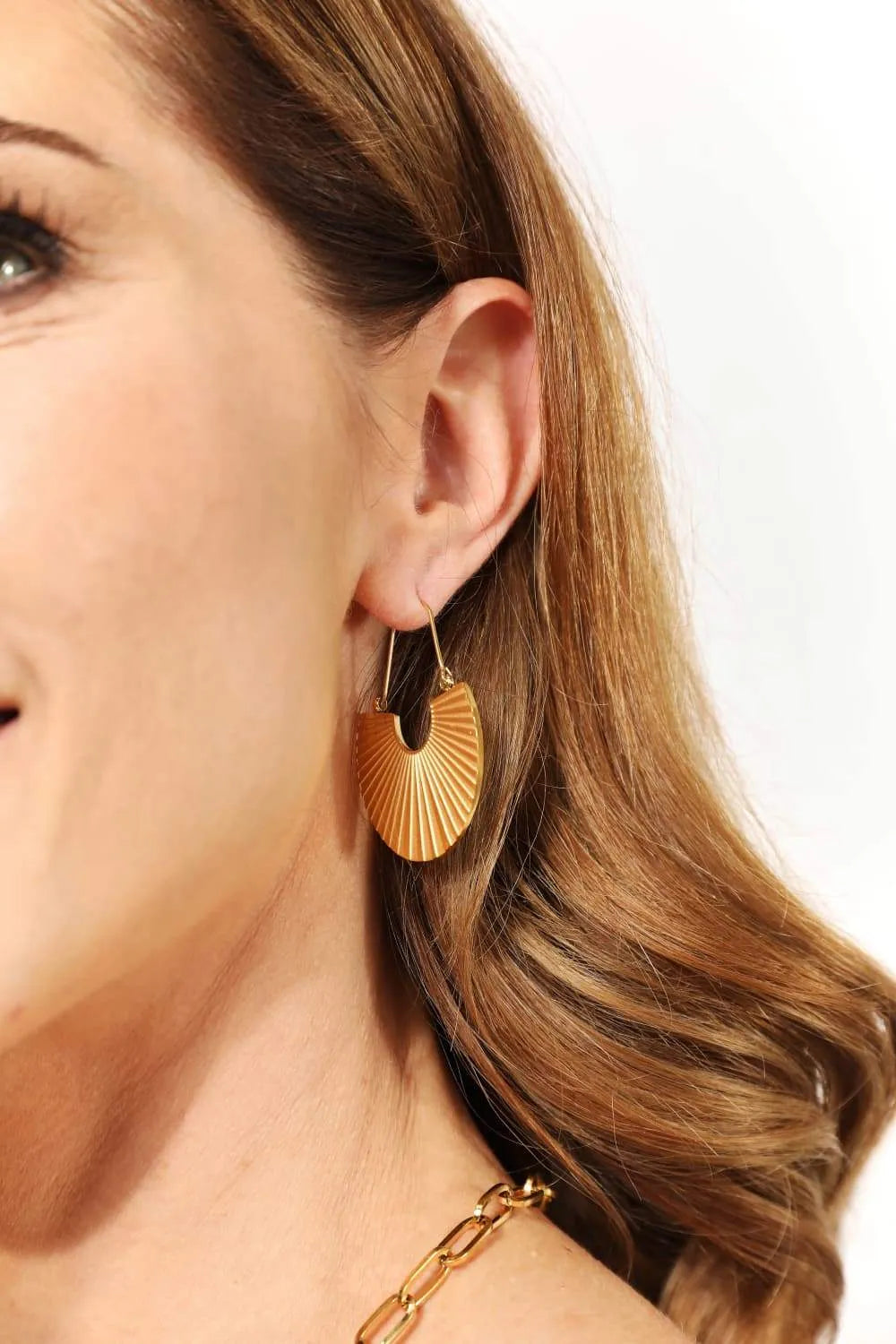 Adored Ribbed Stainless Steel Earrings Earrings - Tophatter Daily Deals