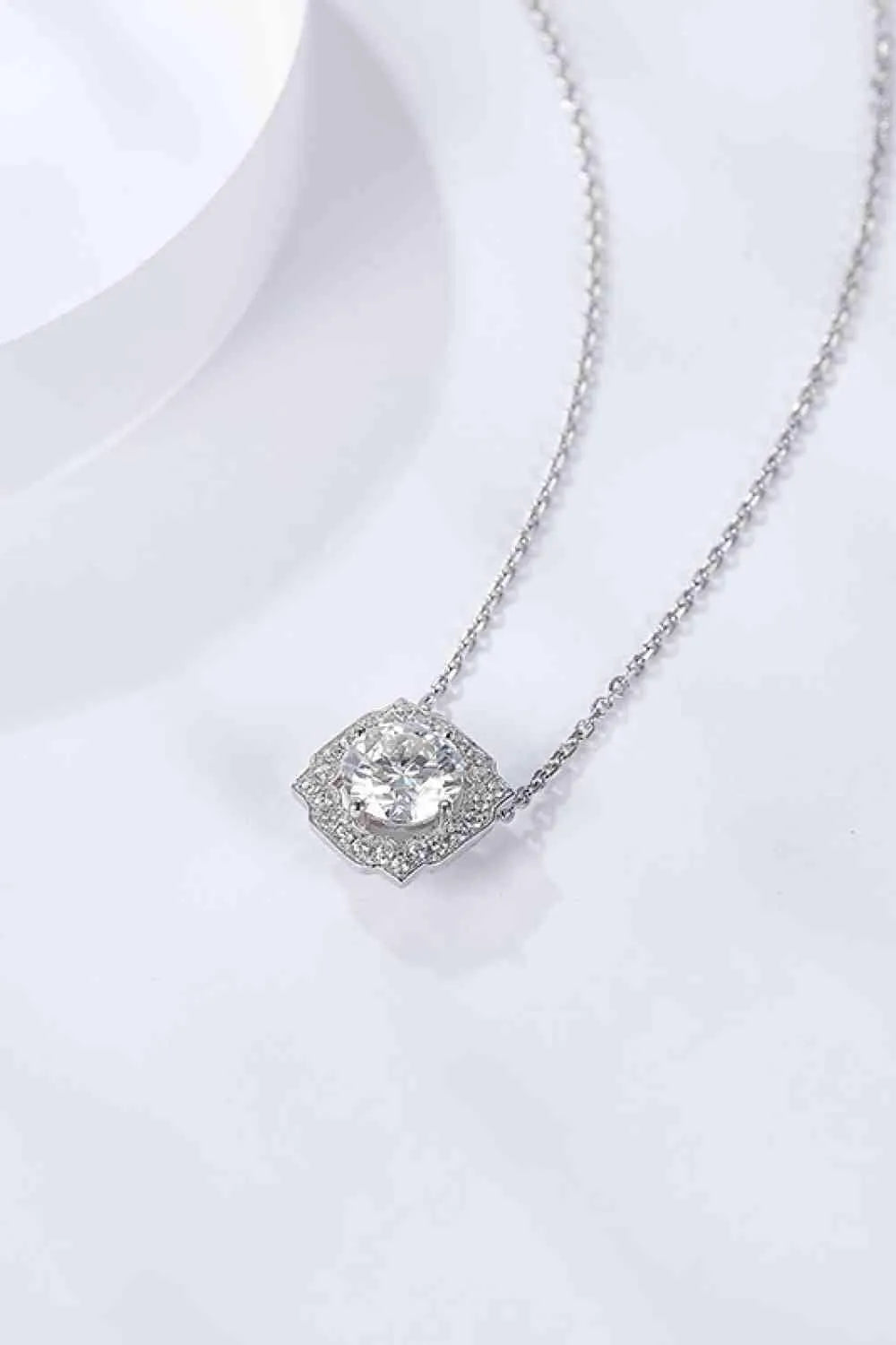 1 Carat Moissanite Flower Shape Pendant Chain Necklace Moissanite - Tophatter Daily Deals