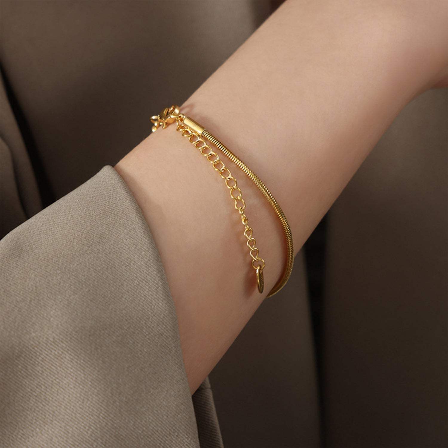 18K Gold-Plated Minimalist Bracelet Gold One Size Bracelets - Tophatter Daily Deals