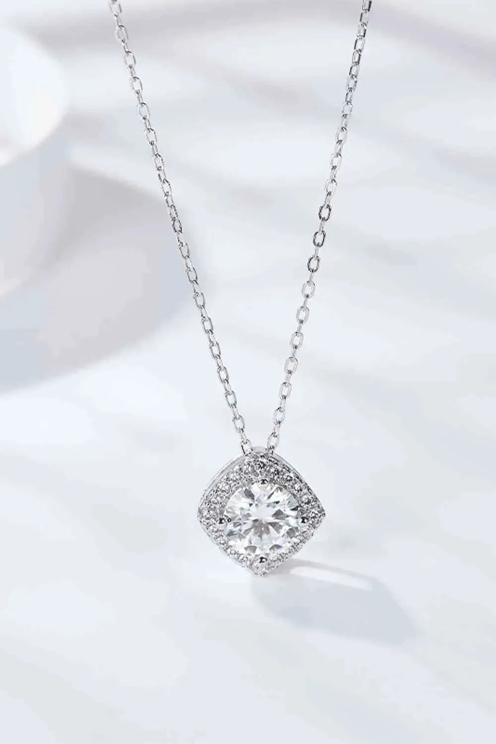 1 Carat Moissanite Geometric Pendant Necklace Moissanite - Tophatter Daily Deals