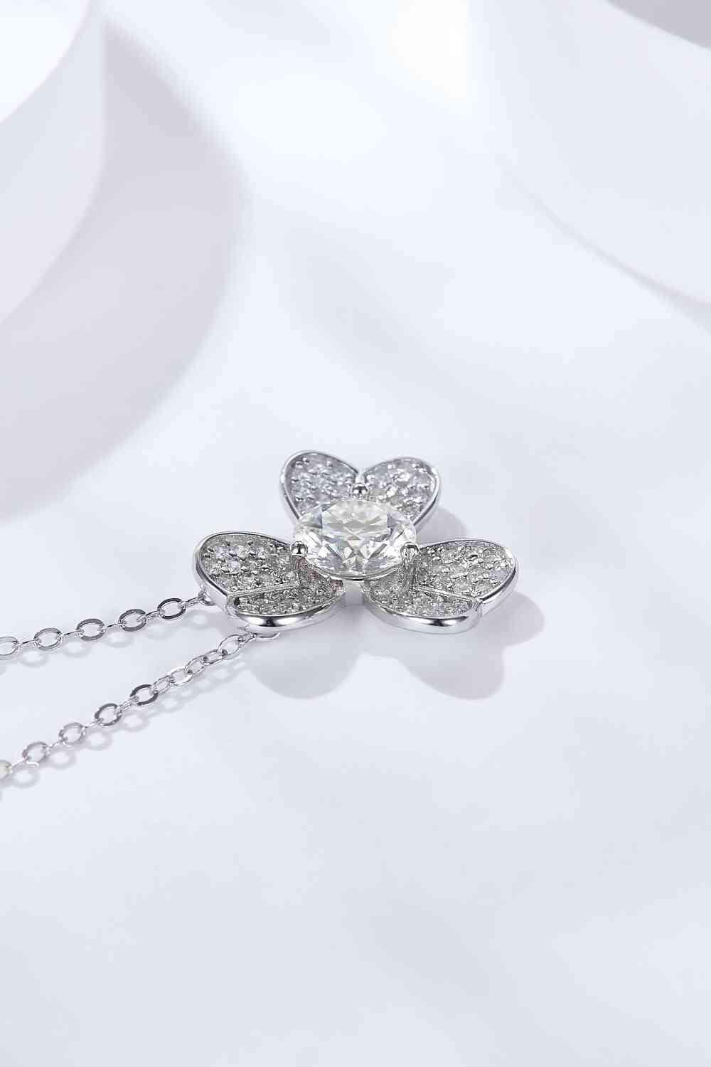 Moissanite Clover Pendant Necklace Moissanite - Tophatter Daily Deals