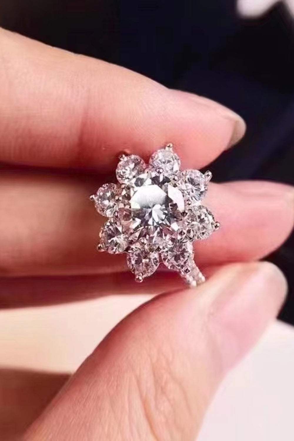 1 Carat Moissanite Flower Ring Moissanite - Tophatter Daily Deals