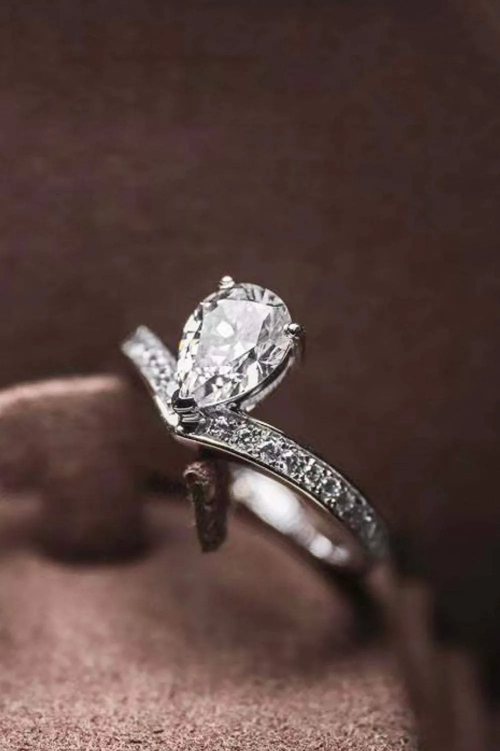 925 Sterling Silver Teardrop 1 Carat Moissanite Ring Moissanite - Tophatter Daily Deals