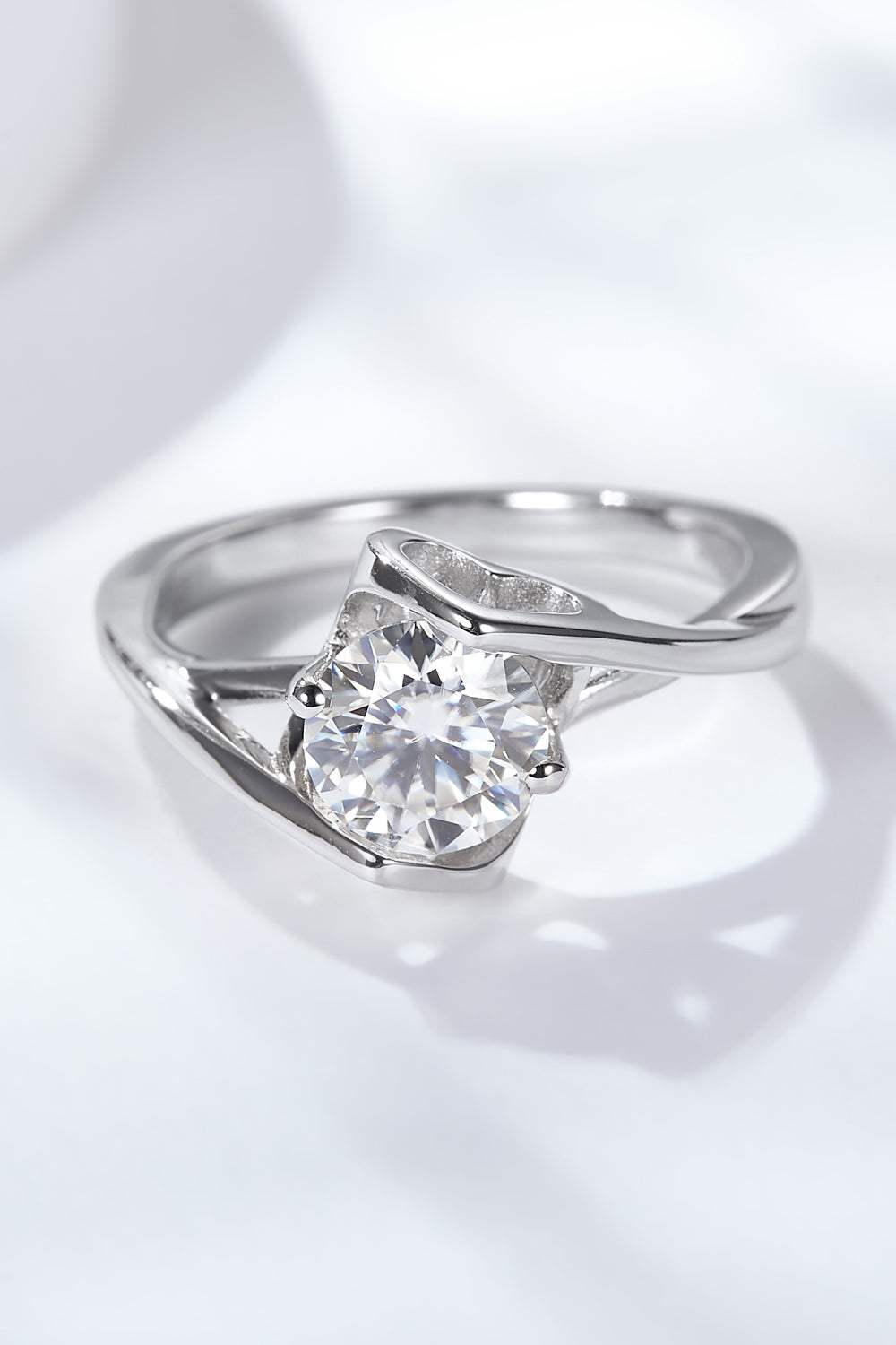 Get What You Need 1 Carat Moissanite Ring Moissanite - Tophatter Daily Deals