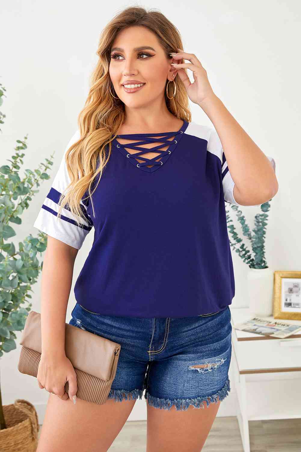 Plus Size Contrast Crisscross Tee Shirt Women's T-Shirts - Tophatter Daily Deals