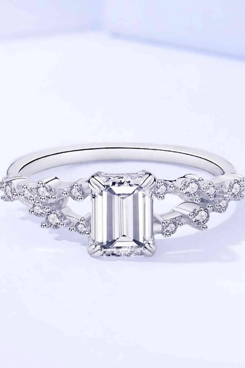 1 Carat Moissanite 4-Prong Split Shank Ring Moissanite - Tophatter Daily Deals