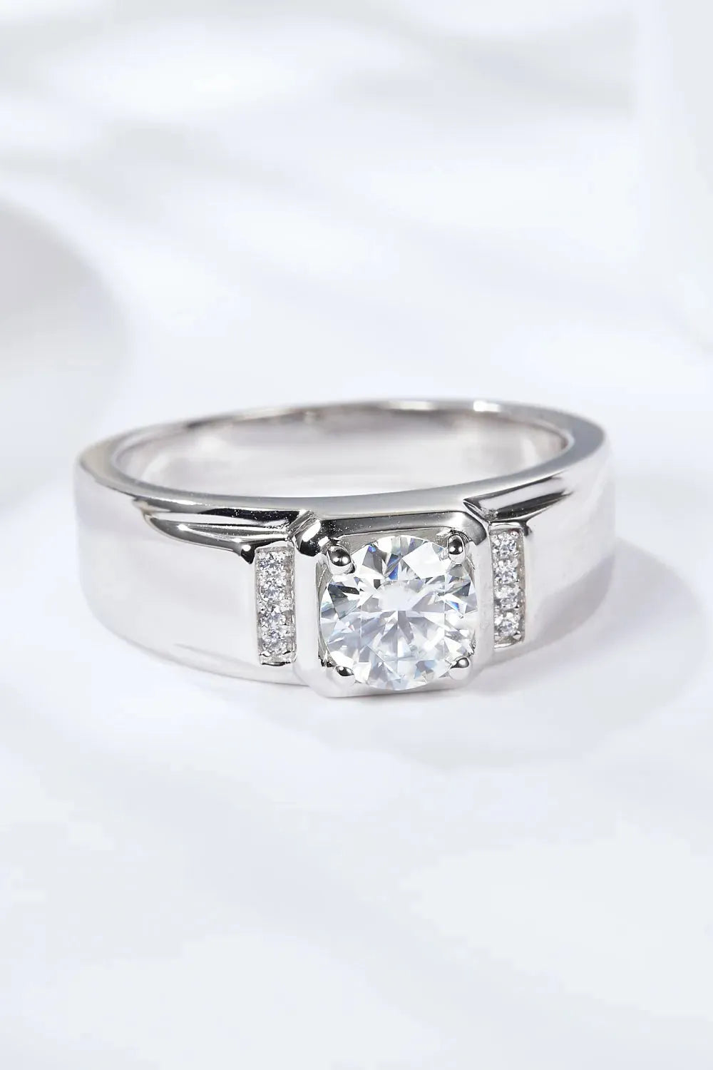From The Heart 1 Carat Moissanite Ring Moissanite - Tophatter Daily Deals