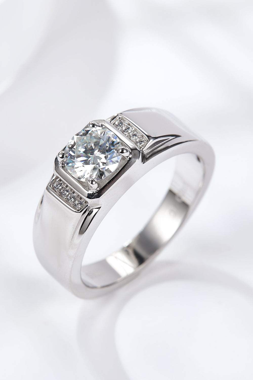 From The Heart 1 Carat Moissanite Ring Moissanite - Tophatter Daily Deals