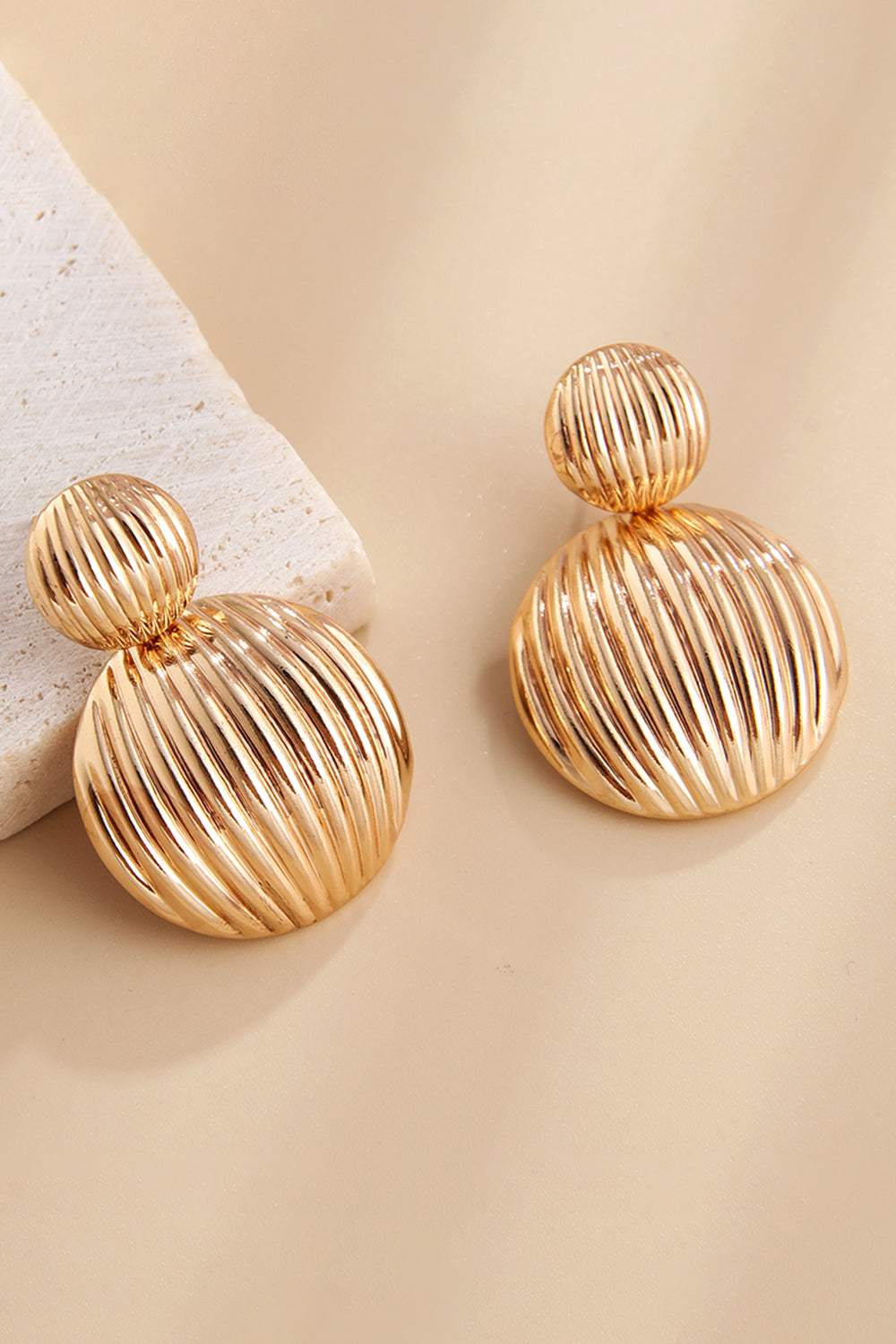 Zinc Alloy Ribbed Earrings Earrings - Tophatter Daily Deals