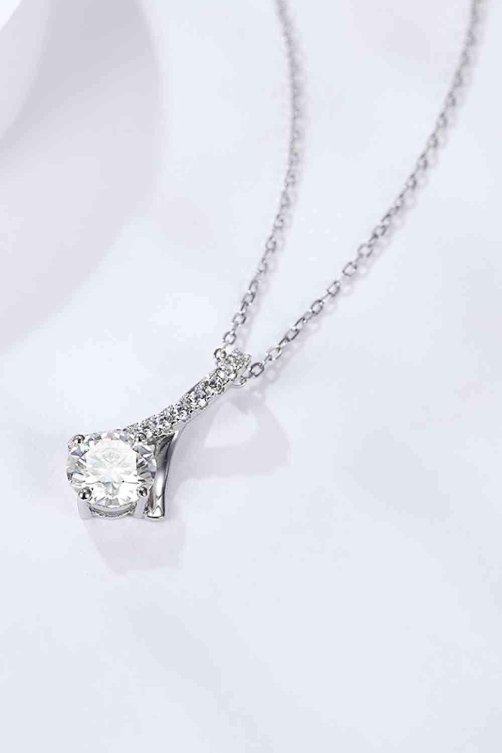 Special Occasion 1 Carat Moissanite Pendant Necklace Moissanite - Tophatter Daily Deals