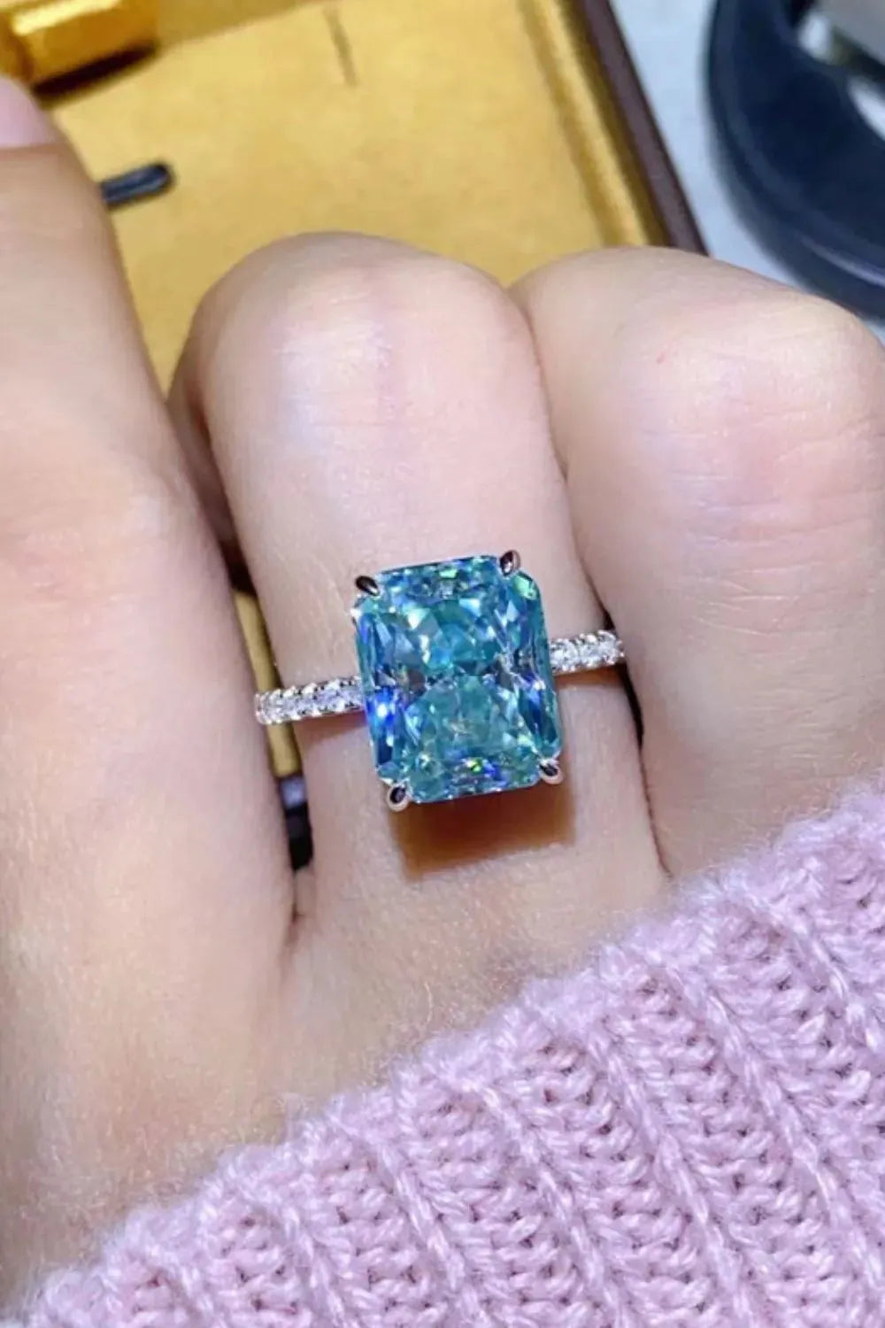 2 Carat Moissanite Ring Moissanite - Tophatter Daily Deals
