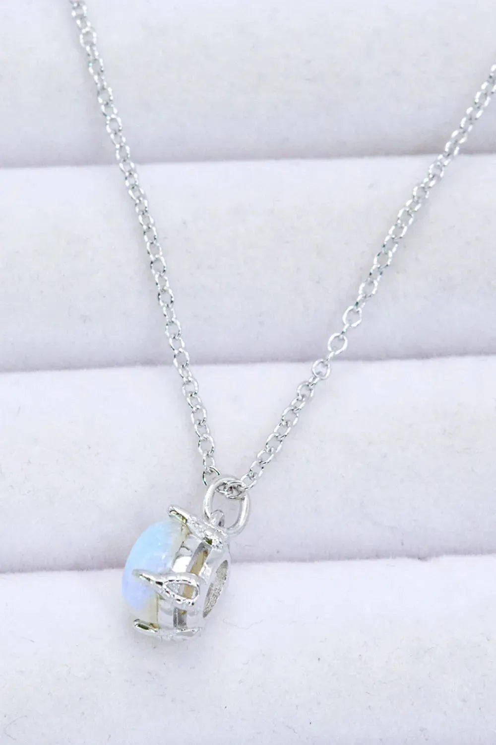 Natural 4-Prong Pendant Moonstone Necklace Moonstone - Tophatter Daily Deals