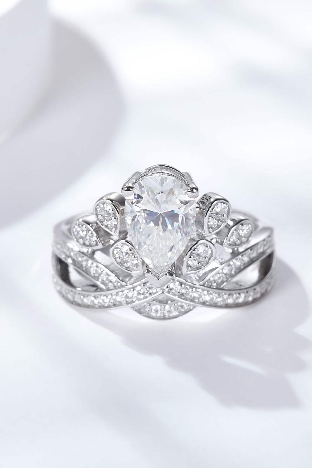 1.5 Carat Moissanite Crown-Shaped Ring Moissanite - Tophatter Daily Deals