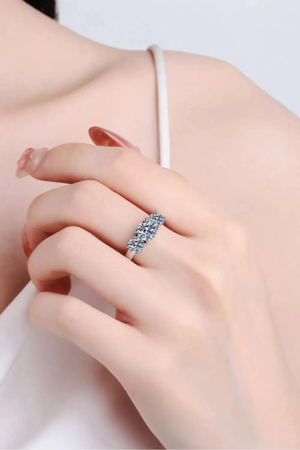 Stylish 925 Sterling Silver Moissanite Ring Moissanite - Tophatter Daily Deals