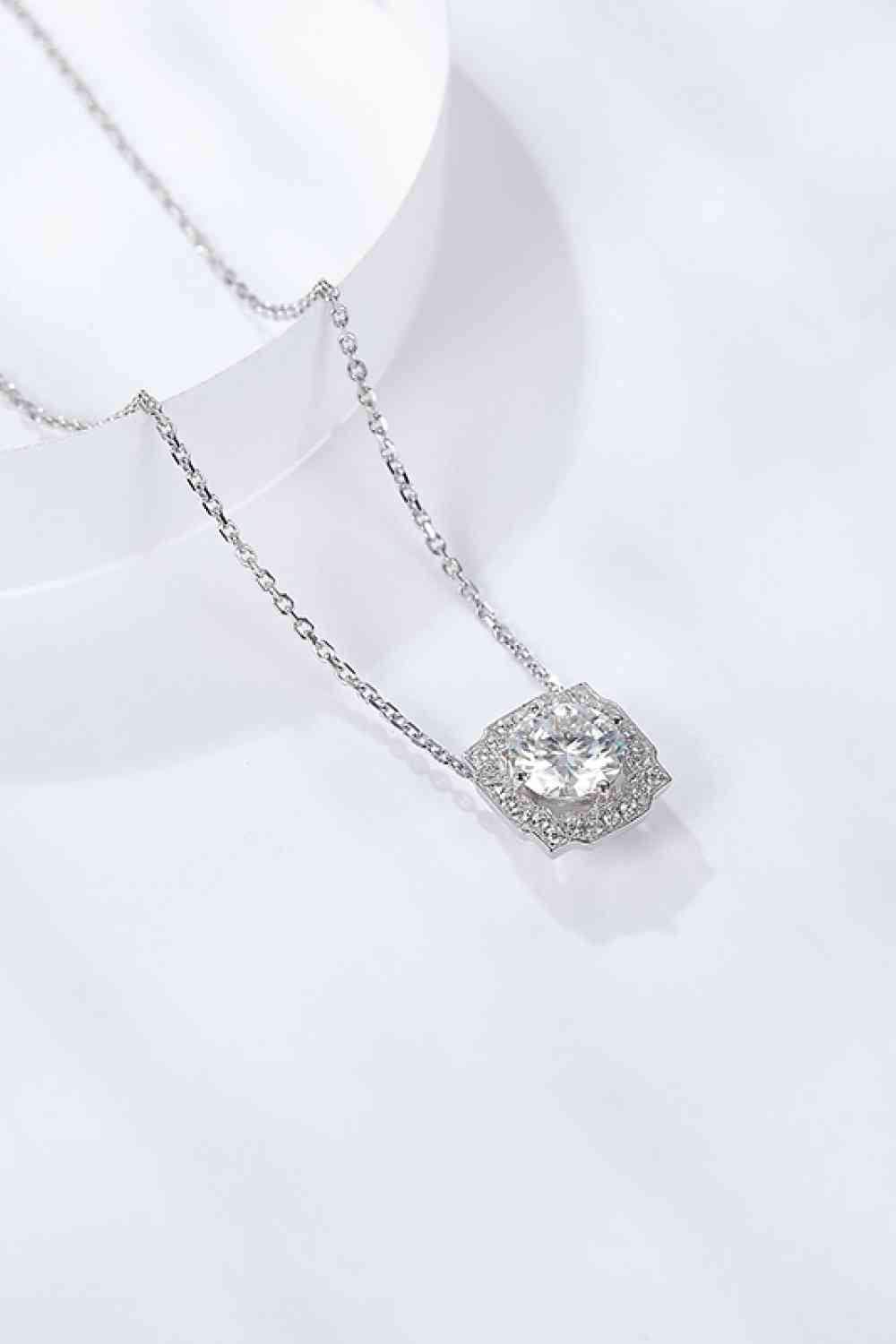 1 Carat Moissanite Flower Shape Pendant Chain Necklace Moissanite - Tophatter Daily Deals