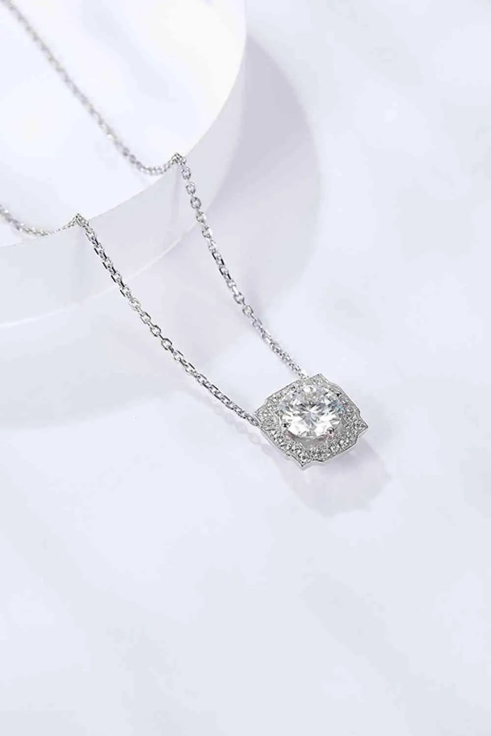 1 Carat Moissanite Flower Shape Pendant Chain Necklace Moissanite - Tophatter Daily Deals