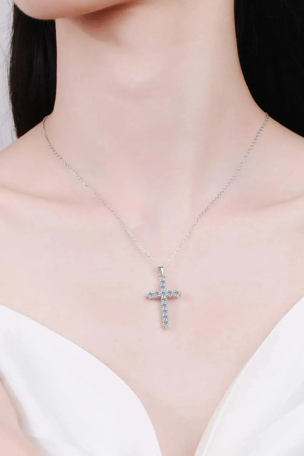 Adored 925 Sterling Silver Cross Moissanite Necklace Moissanite - Tophatter Daily Deals