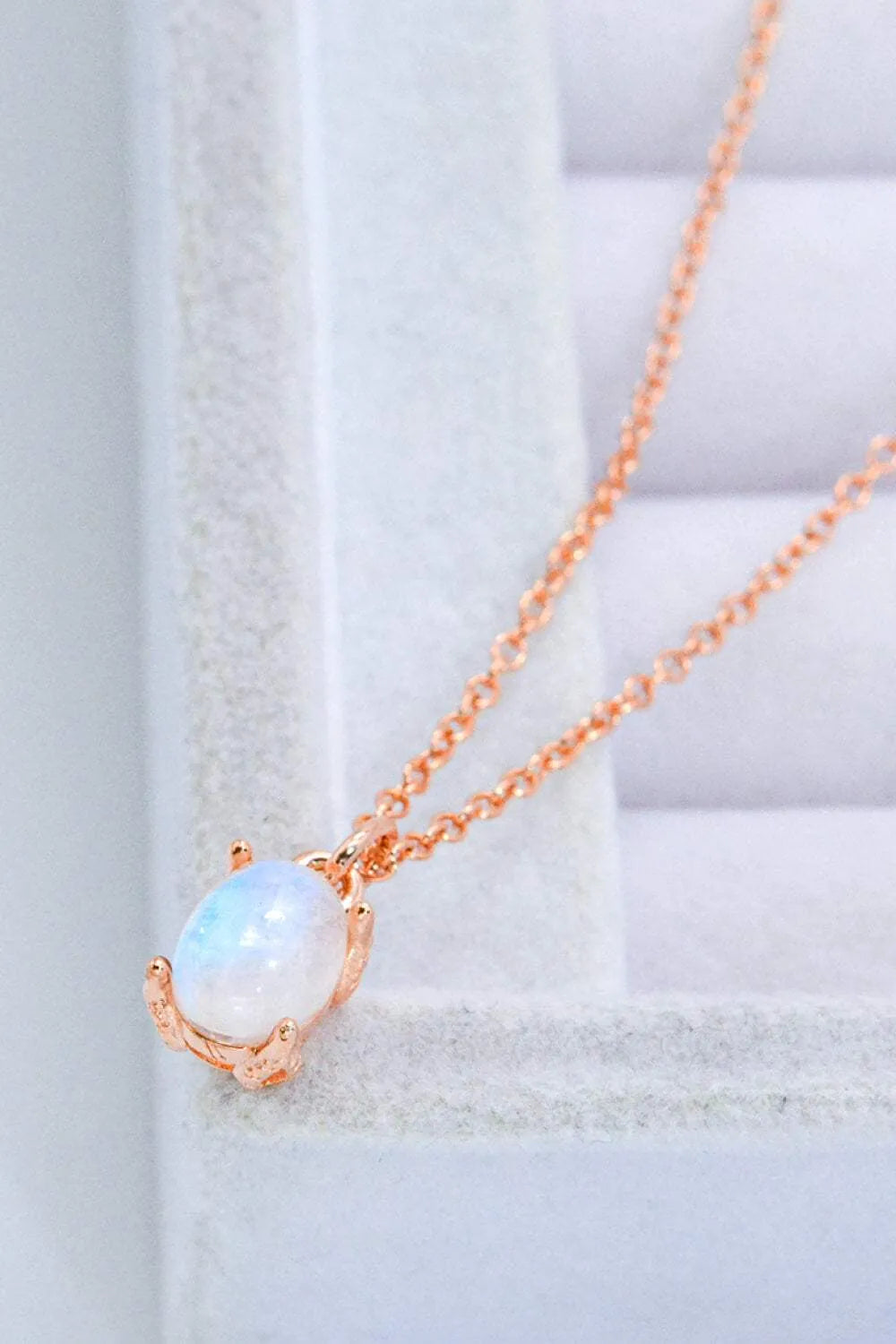 Natural 4-Prong Pendant Moonstone Necklace Moonstone - Tophatter Daily Deals