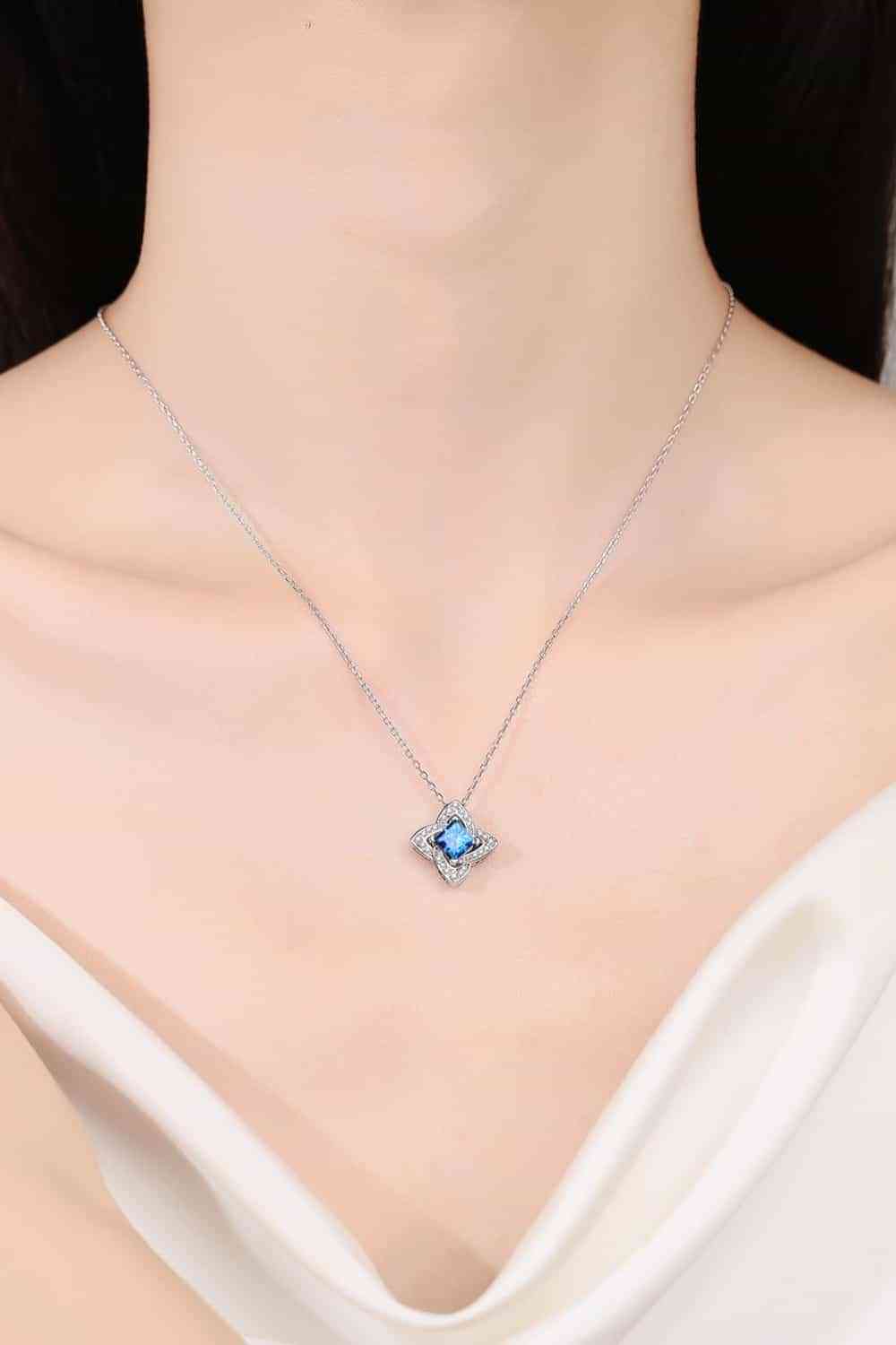 1 Carat Moissanite Floral Pendant Necklace - Shop Tophatter Deals, Electronics, Fashion, Jewelry, Health, Beauty, Home Decor, Free Shipping