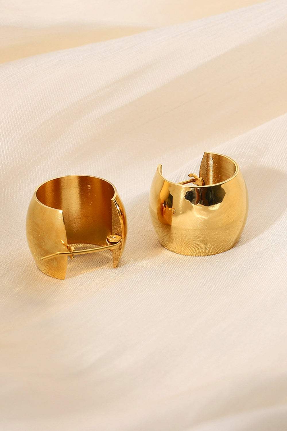 18K Gold Plated C-Hoop Earrings Earrings - Tophatter Daily Deals