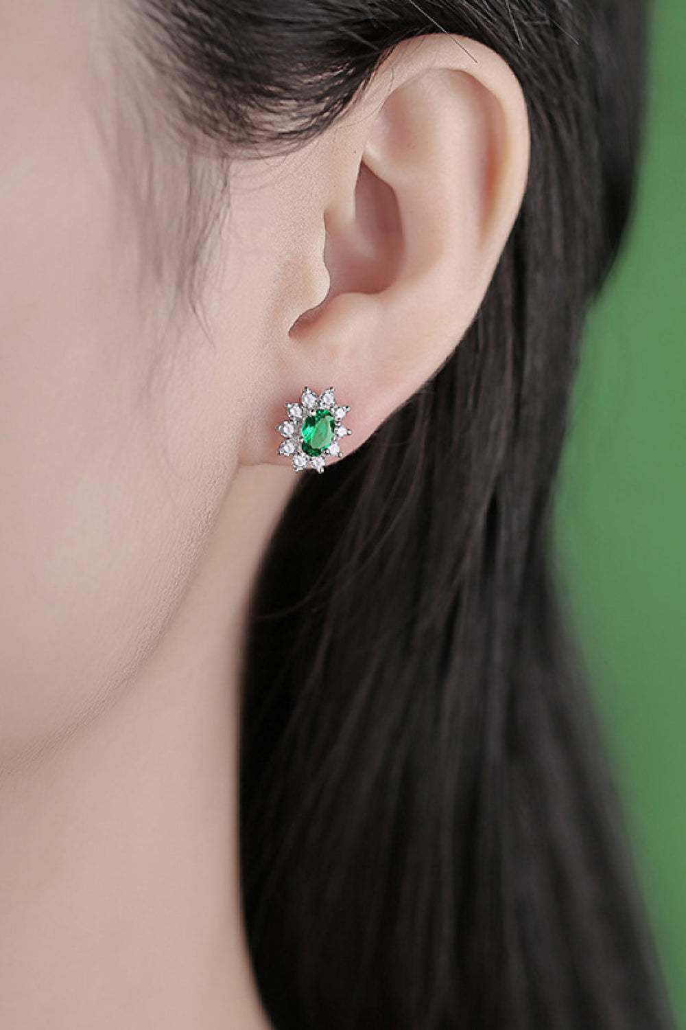 1 Carat Lab-Grown Emerald Stud Earrings - Tophatter Deals and Online Shopping - Electronics, Jewelry, Beauty, Health, Gadgets, Fashion - Tophatter's Discounts & Offers