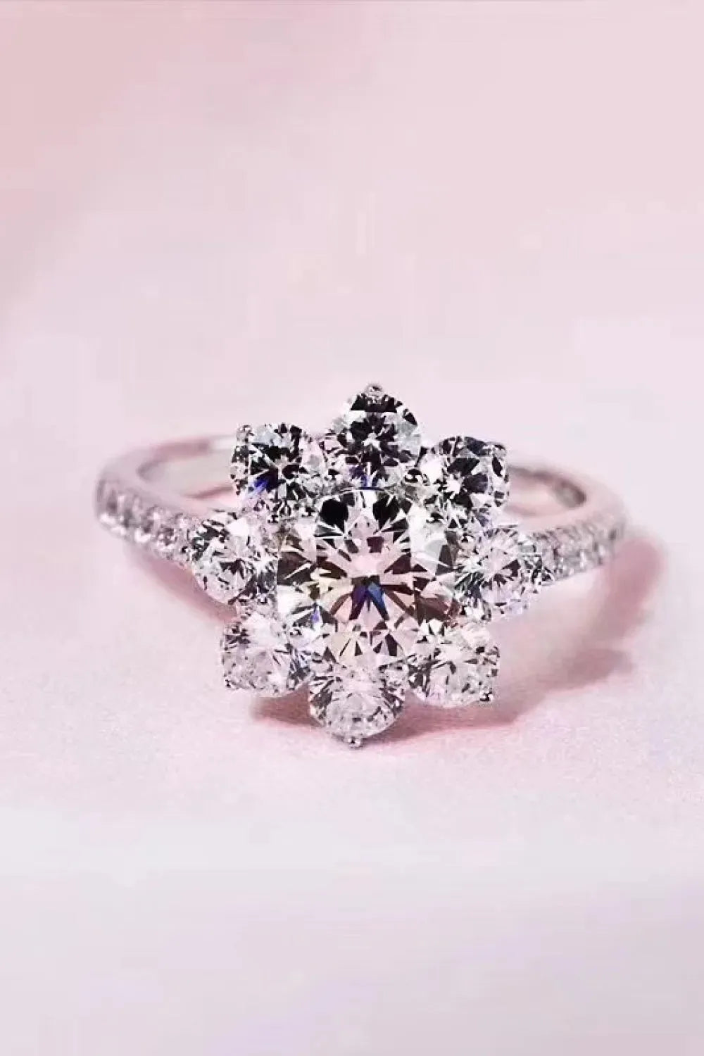 1 Carat Moissanite Flower Ring Moissanite - Tophatter Daily Deals
