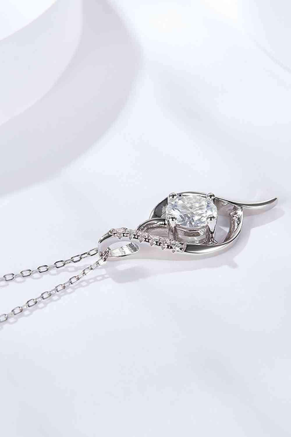 Platinum-Plated 1 Carat Moissanite Pendant Necklace Moissanite - Tophatter Daily Deals