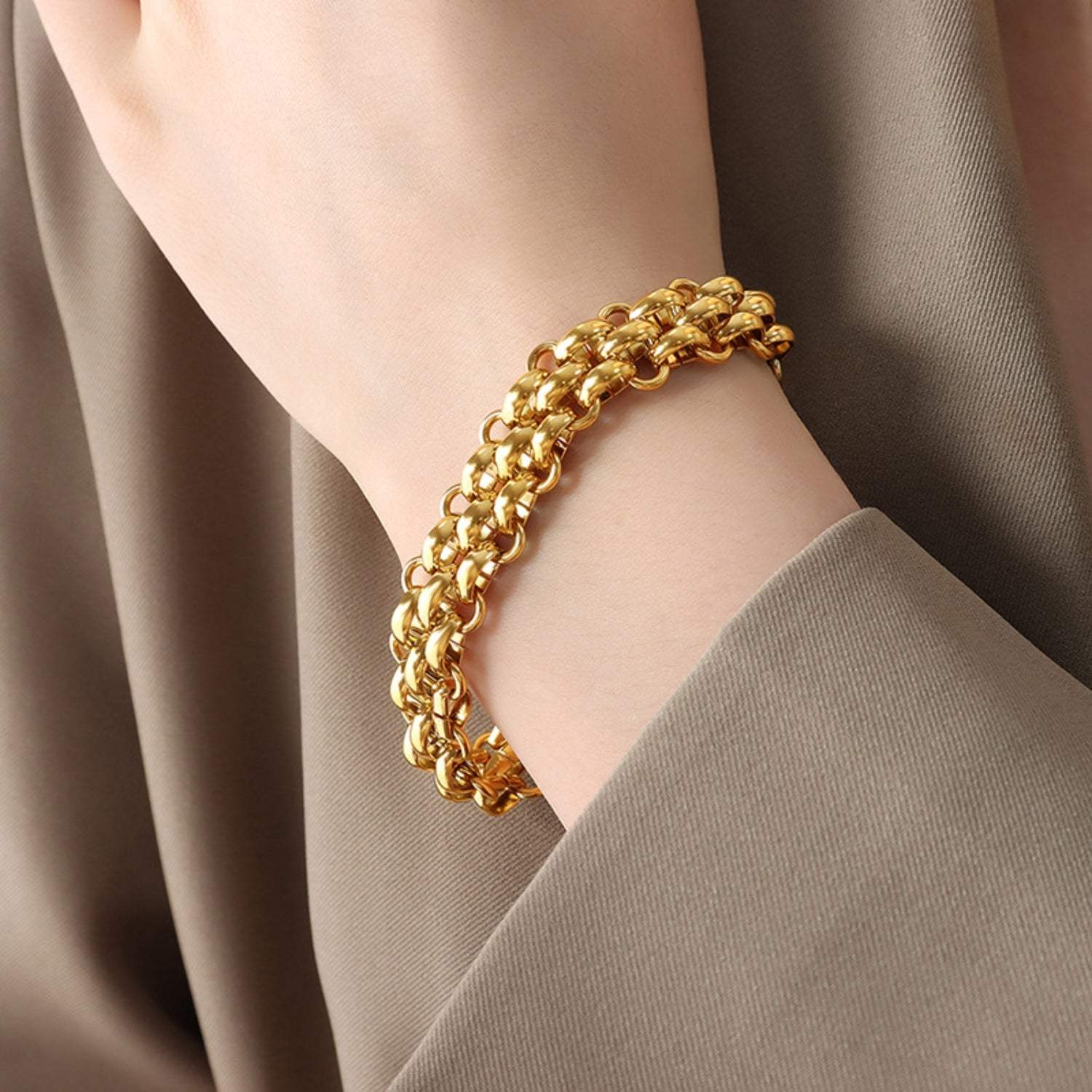 Gold-Plated Toggle Clasp Bracelet Gold One Size Bracelets - Tophatter Daily Deals