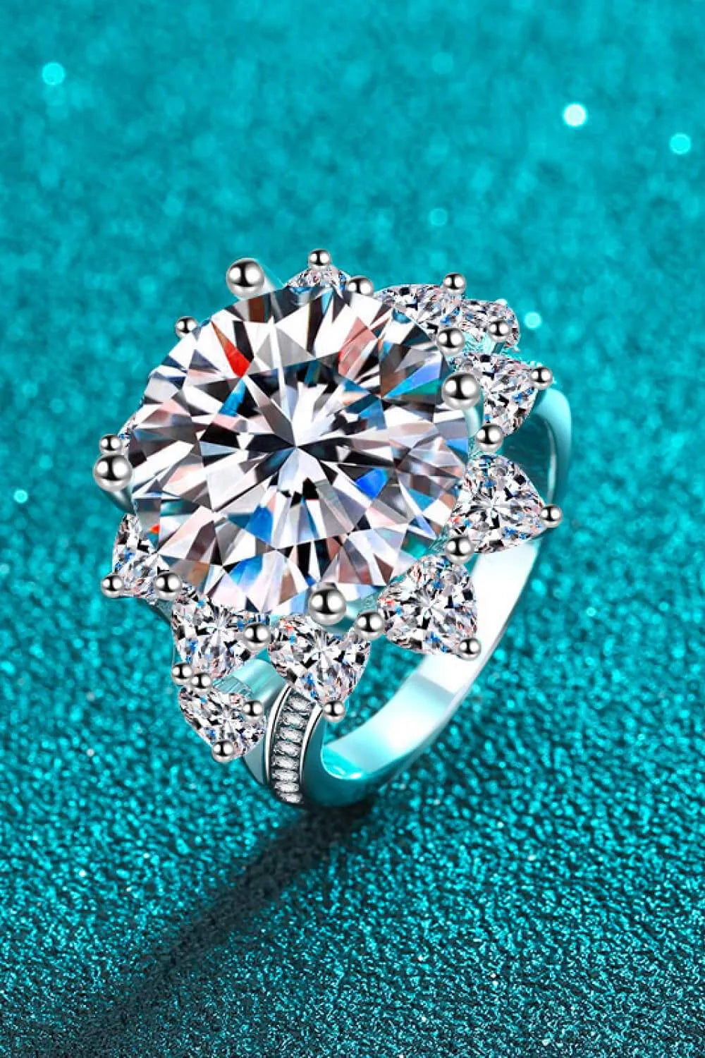 10 Carat Moissanite Flower-Shaped Ring Moissanite - Tophatter Daily Deals
