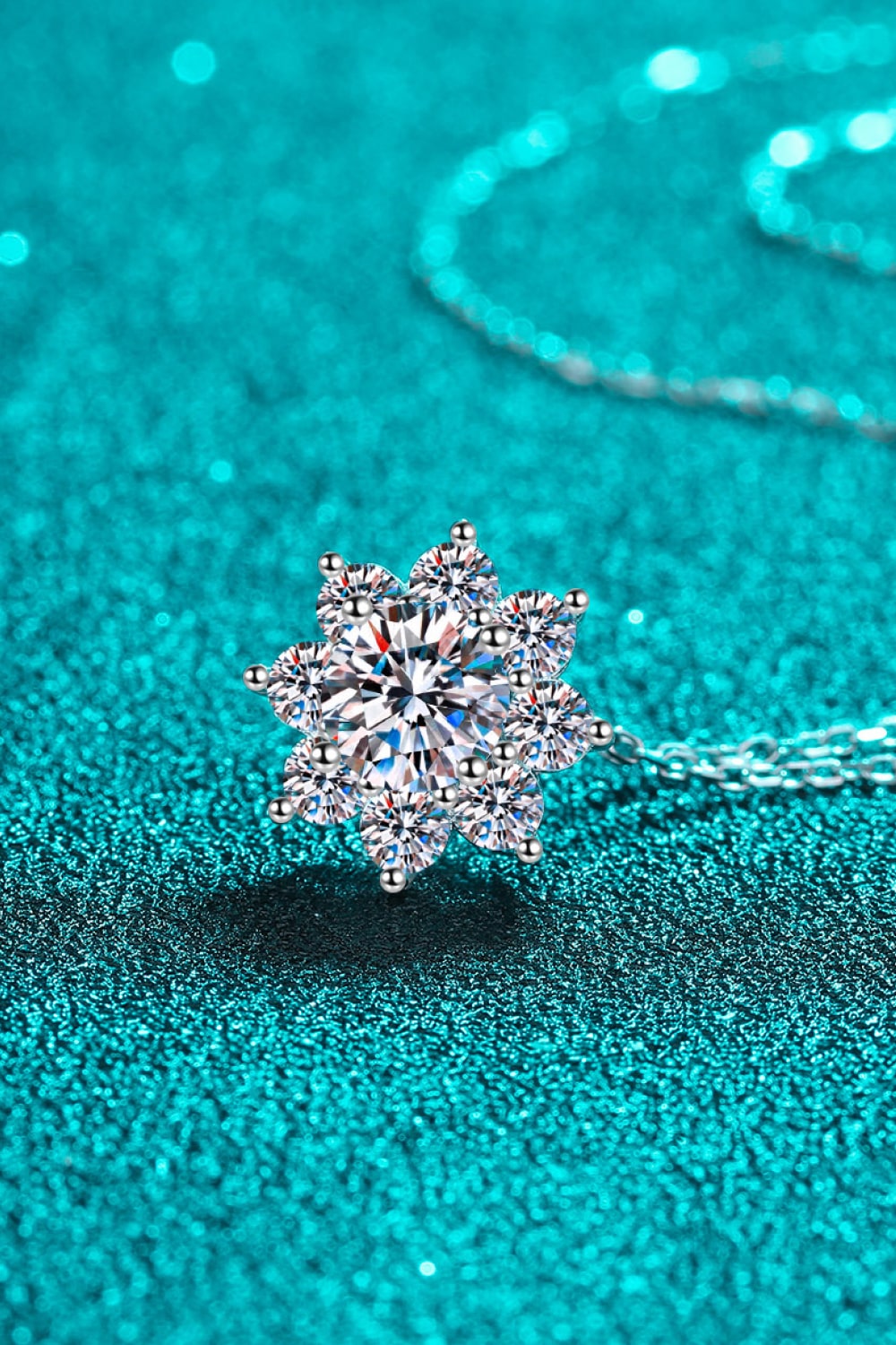 1 Carat Moissanite Floral-Shaped Pendant Necklace Moissanite - Tophatter Daily Deals