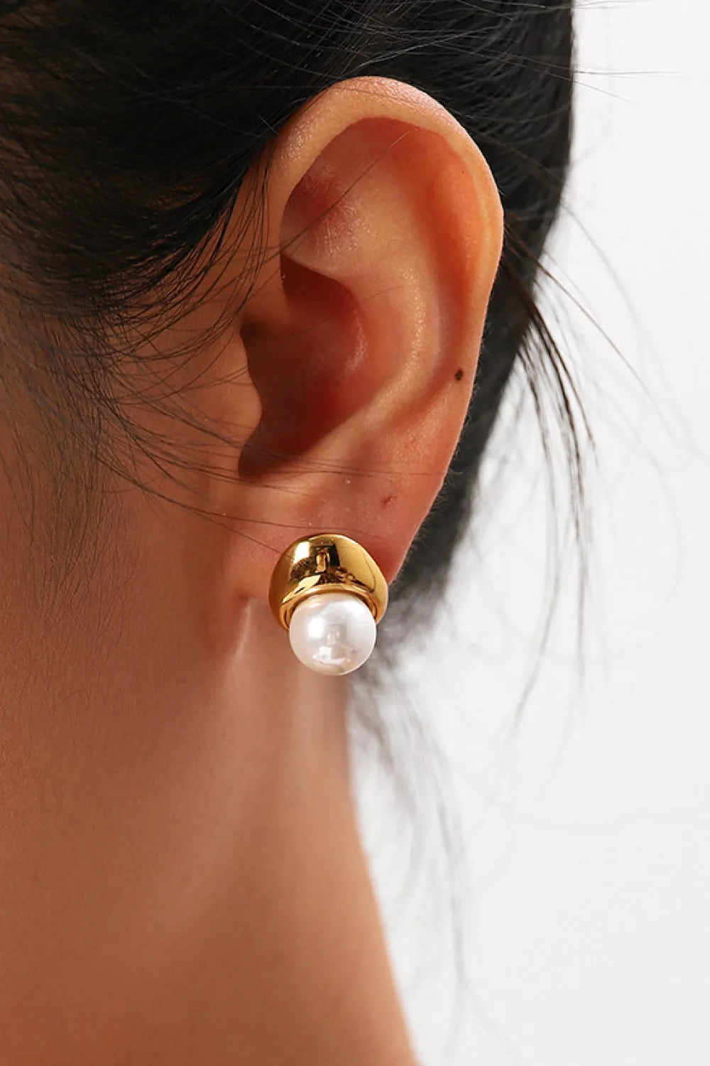 Lovelier Than Ever Pearl Stud Earrings Earrings - Tophatter Daily Deals