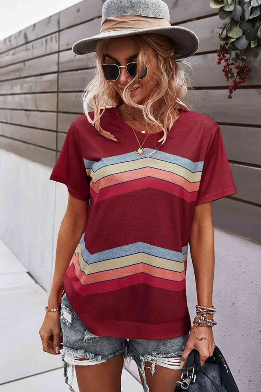 Multicolored Chevron Stripe Round Neck Side Slit T-Shirt Wine Women's T-Shirts - Tophatter Daily Deals