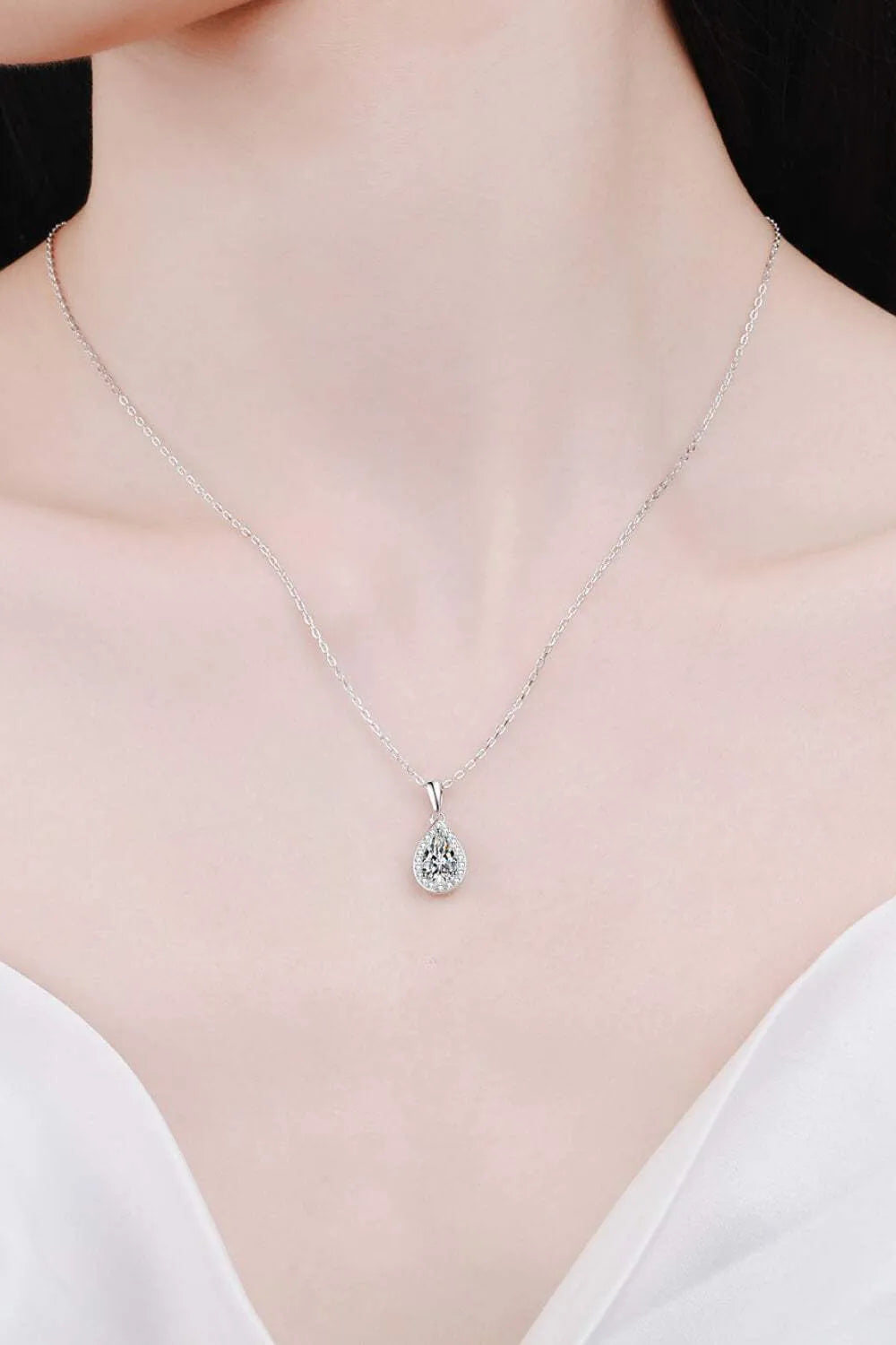 Moissanite Teardrop Pendant Necklace Moissanite - Tophatter Daily Deals